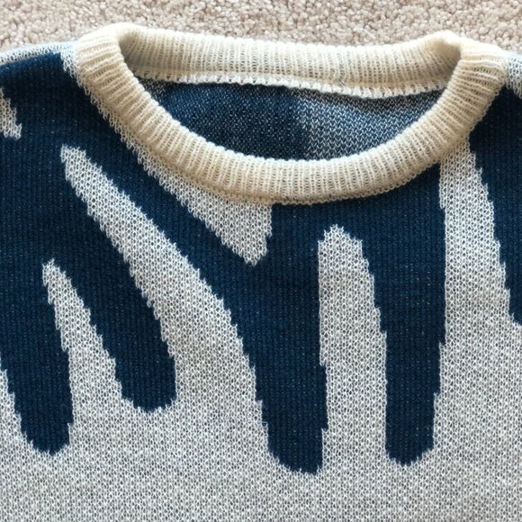 Soft Oversized Blue Long-Sleeve Sweater - Picture 4 of 12